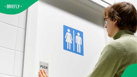 “Heart Dropped”: Man finds R500K in bathroom, does the unexpected