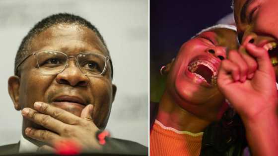 Mbalula’s talk on energy crisis interrupted by loadshedding, video has peeps howling: “You can’t make this up”
