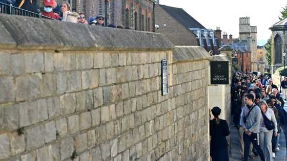 Crowds build for reopening of Windsor Castle