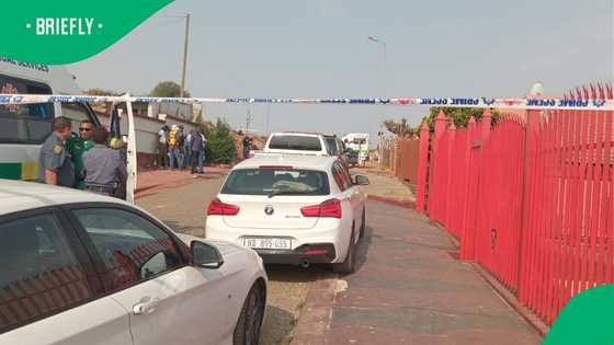 Police constable holding 3 people hostage in Mamelodi, negotiators trying to free granny, youngsters