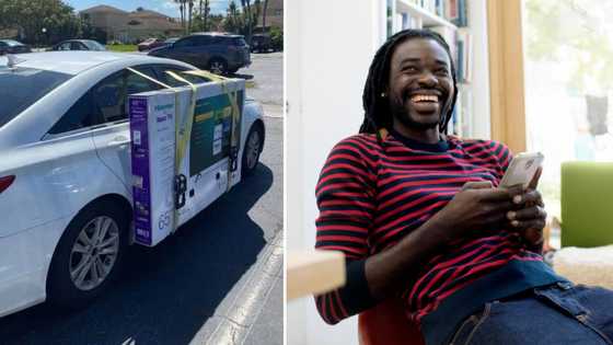 Mzansi people left shook after seeing picture of driver with smart TV strapped to side of car, it’s wild