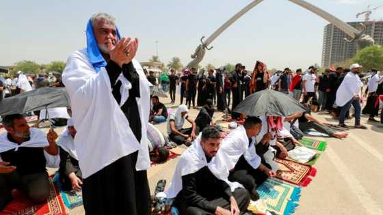 In new power play, Iraq's Sadr mobilises supporters for mass prayer