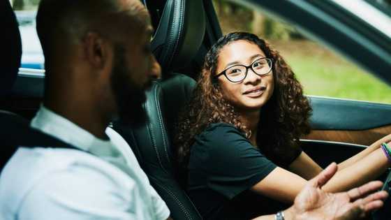 Woman shares how complete stranger helped her when buying first car, gave her a practice driving lesson