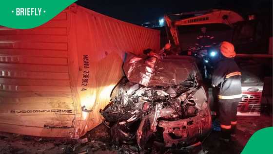 Truck driver flees after fallen container kills 1 person on N3, South Africans demand accountability
