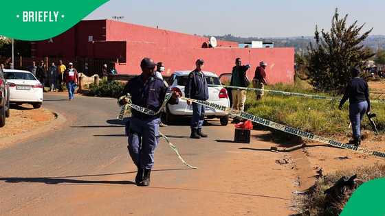 Gauteng SAPS hunt for gunmen after 5 killed in tavern shooting, SA reacts