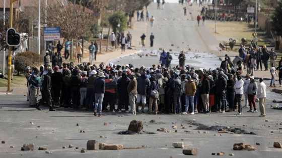 Tembisa protest: Death toll rises, 4 people killed, police investigate cause of deaths as violence increases