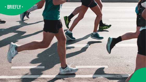 Runner celebrates too early and loses marathon in brutal last-second twist