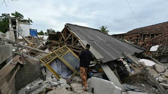 Indonesia quake survivors appeal for supplies as rescuers trawl rubble