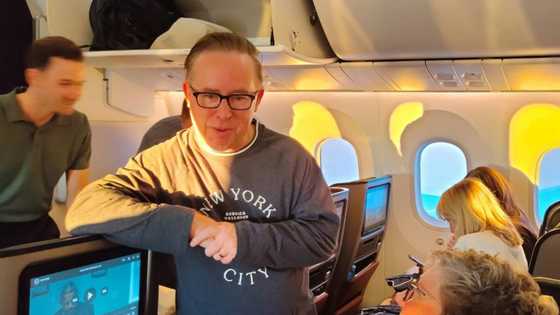 Qantas boss retiring two months early