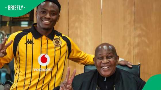 ‘It’s An Honour’: Kaizer Chiefs Star Langelihle Phili’s Special Message To Kaizer Motaun