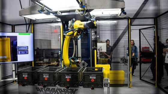 Will robots replace humans at Amazon?