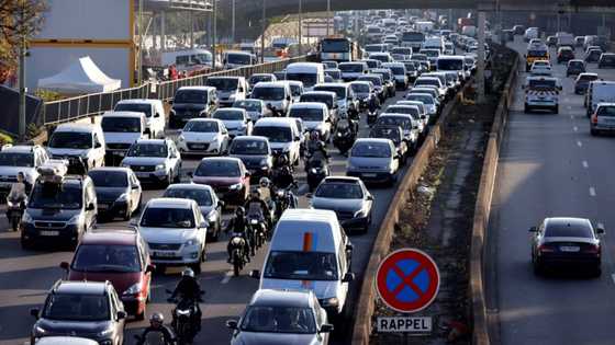 Speed limit cut and car-sharing coming for jammed Paris ring road