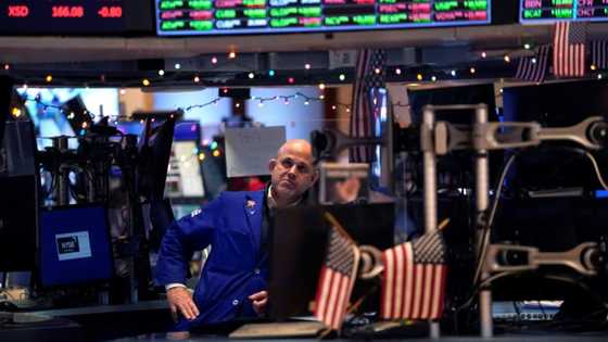 Global bank shares sink over US fears