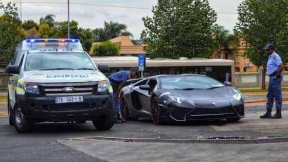 Mzansi shares hilarious thoughts about cops pulling over Lambo driver