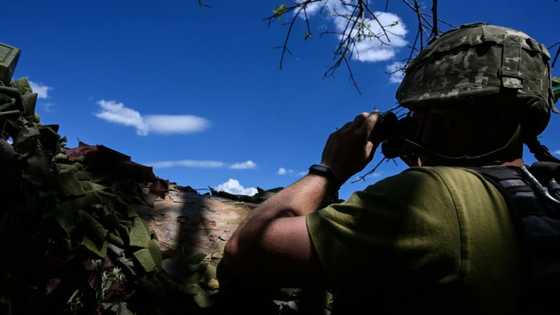 In east Ukraine trench, soldiers dig in for 'total war'