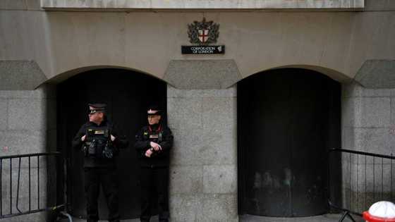 Criminal lawyers in England and Wales stage pay strike