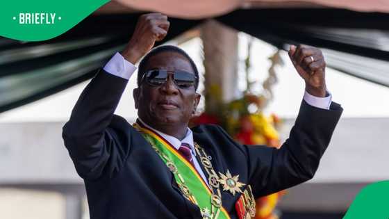 Emmerson Mnangagwa signs bill to extend his term into law