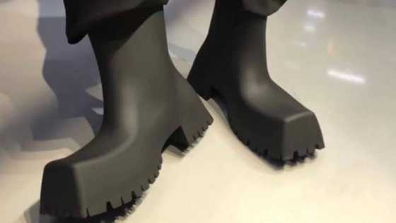 "Guess who?": Hilarious shoes have SA trying to decide who they belong to