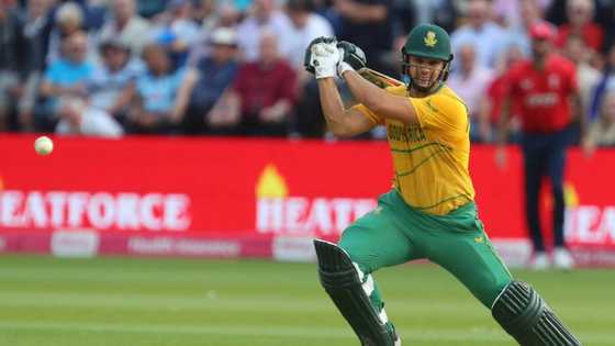 Rossouw and Shamsi star as South Africa level T20 series against England