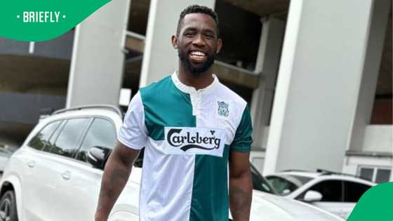 Siya Kolisi gives away his shorts to help kid without phone for selfies in video, South Africa moved