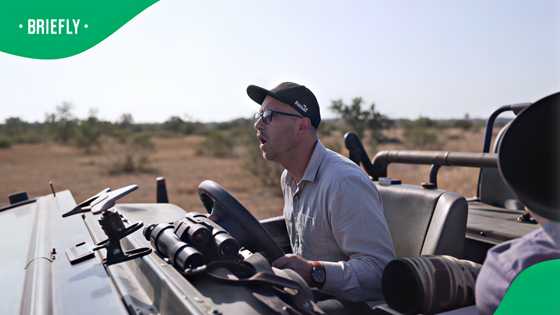 SA photographer’s hilarious “Voetsek” response to charging rhino has Mzansi in stitches