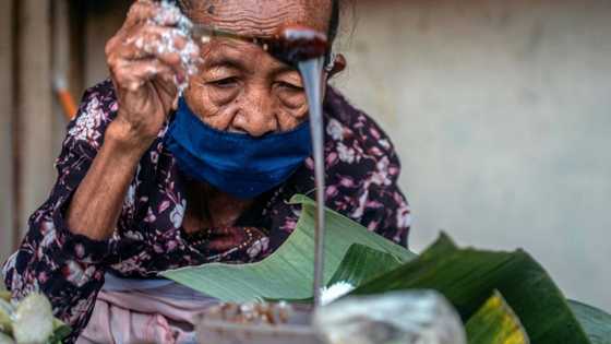 Elderly Indonesian culinary legend's sweet treats stand the test of time