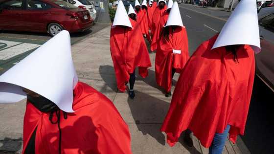 Some 30 women and transsexuals on Monday denounced the daily violence they suffer in Peru, demanding action from the United Nations High Commissioner for Human Rights, Michelle Bachelet, at a demonstration in Lima. 