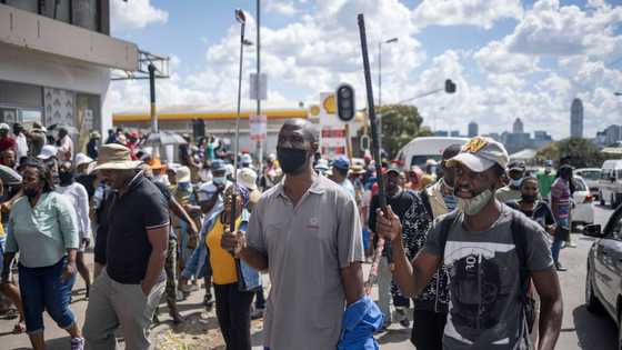 Foreign shop owners slam Ramaphosa for his absence as Operation Dudula sweeps across Alex