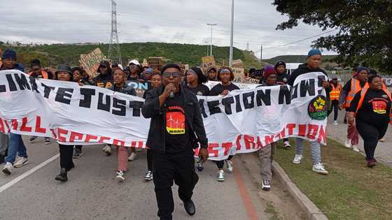 200 Uitenhage/ Kariega residents march to demand government response to flood crisis and pollution