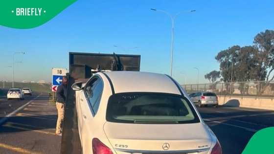 Cape Town SAPS officer rescues stranded pair, sparks heartwarming community praise