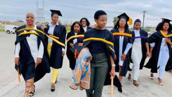 "Friendship goals": Queens shut it down on graduation day, SA celebrates them