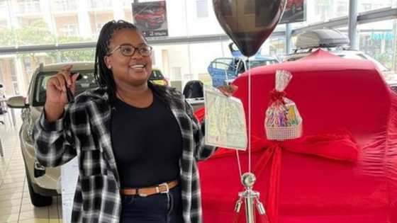 Radiant lady buys new car right after passing driver's text, Mzansi is thrilled