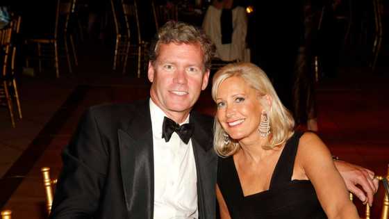 Who is Chris Hansen's wife, Mary Joan Hansen?