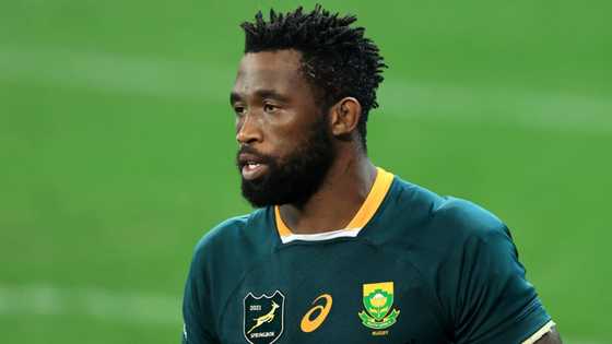 Siya Kolisi warms hearts online after gifting a spectator a pair of his rugby boots