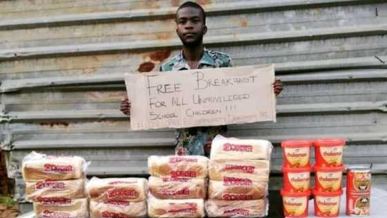 Pay it forward: Kind hearted artist donates bread to feed Mzansi's hungry mouths