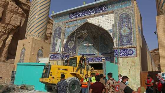 Two more bodies pulled from Iraq shrine landslide