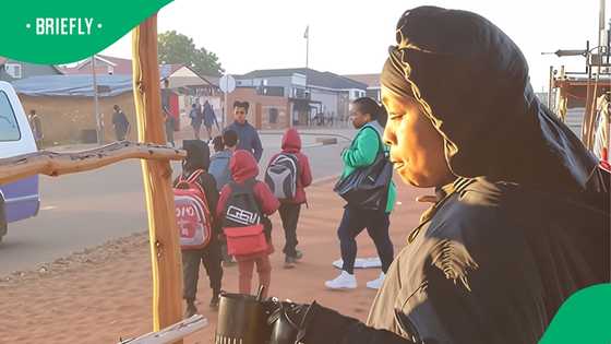 Woman in township hands out free warm breakfast for schoolkids in TikTok video