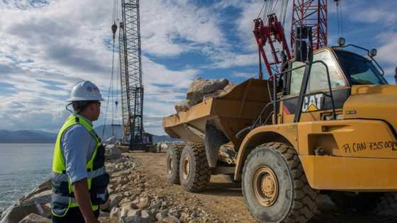 In Mexico, building a rail rival to the Panama Canal