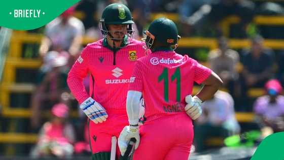 Quinton de Kock and Temba Bavuma’s heated DRS moment gets fans talking