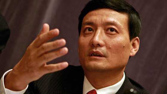 China's industry minister faces corruption probe