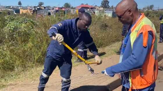 Eskom and City Power head down to Kliptown to remove illegal electricity connections after 1 person died