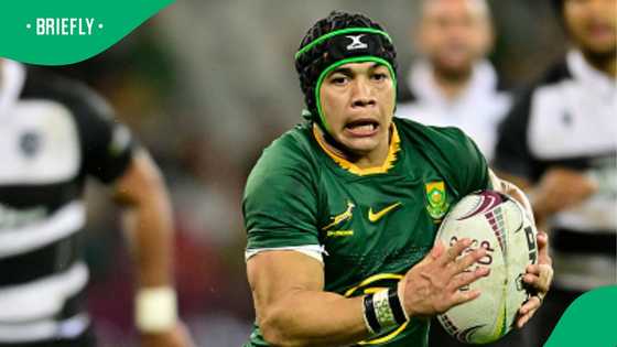 Video: Cheslin Kolbe seen behind the wheel of R1.73m Mercedes-Benz