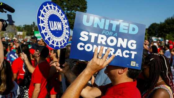 Midnight strike deadline looms large for Detroit car giants