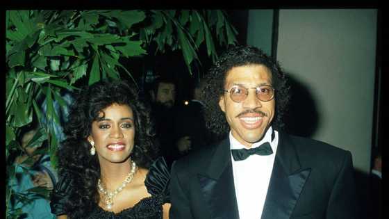 What happened to Brenda Harvey-Richie, Lionel Richie's wife, after the divorce?