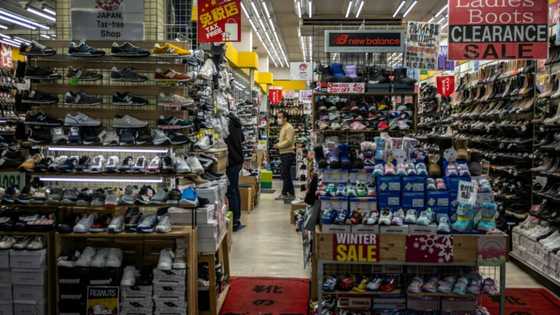 Japan inflation falls to 2% in January