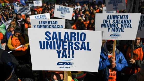 Argentine protesters demand universal living wage