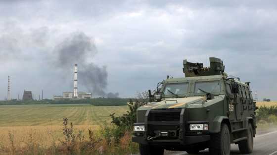 Road shelled as Russian forces battle for devastated Ukraine city