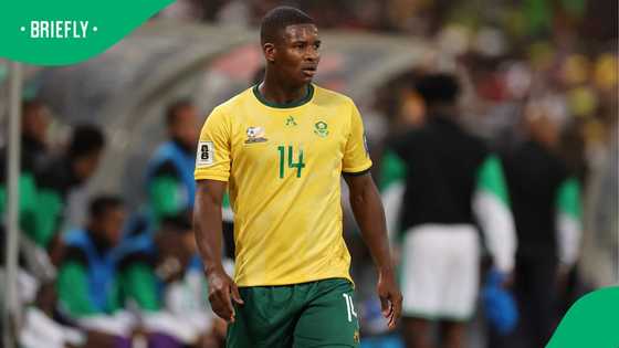 Kaizer Chiefs legend backs Bafana Bafana’s Mbokazi after being sent off against Zimbabwe