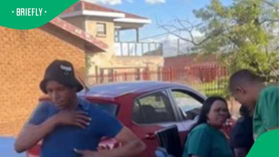 Malume picks up braai stand with meat on it in TikTok video