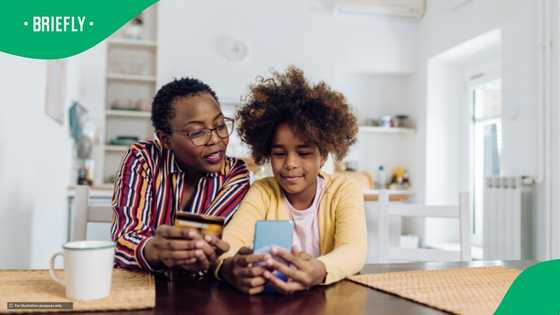 Mom asks Mzansi about R10k pocket money for 14-year-old child in video